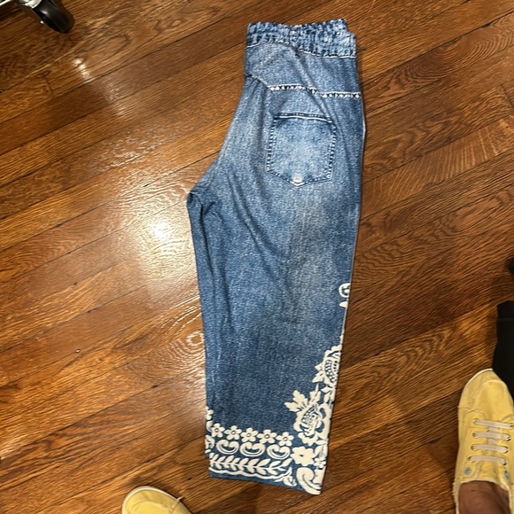 Polyester capris - Picture 3 of 3